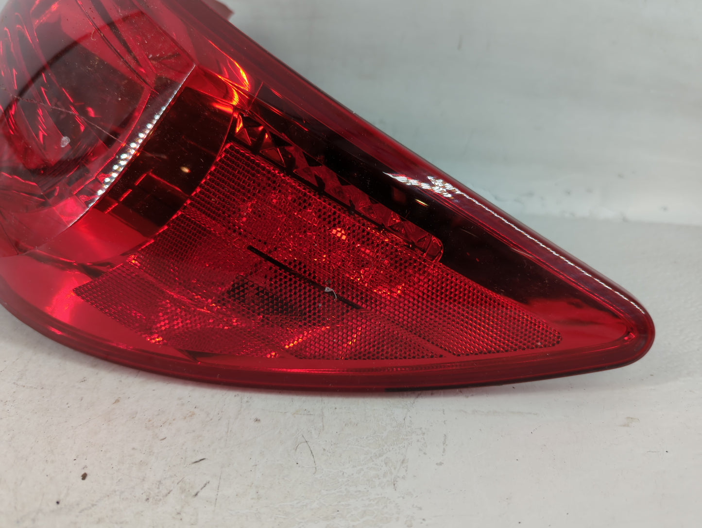 2010 Chevrolet Traverse Tail Light Assembly Passenger Right OEM P/N:34T543809 ZFY-00928-GM Fits OEM Used Auto Parts - Oemuse