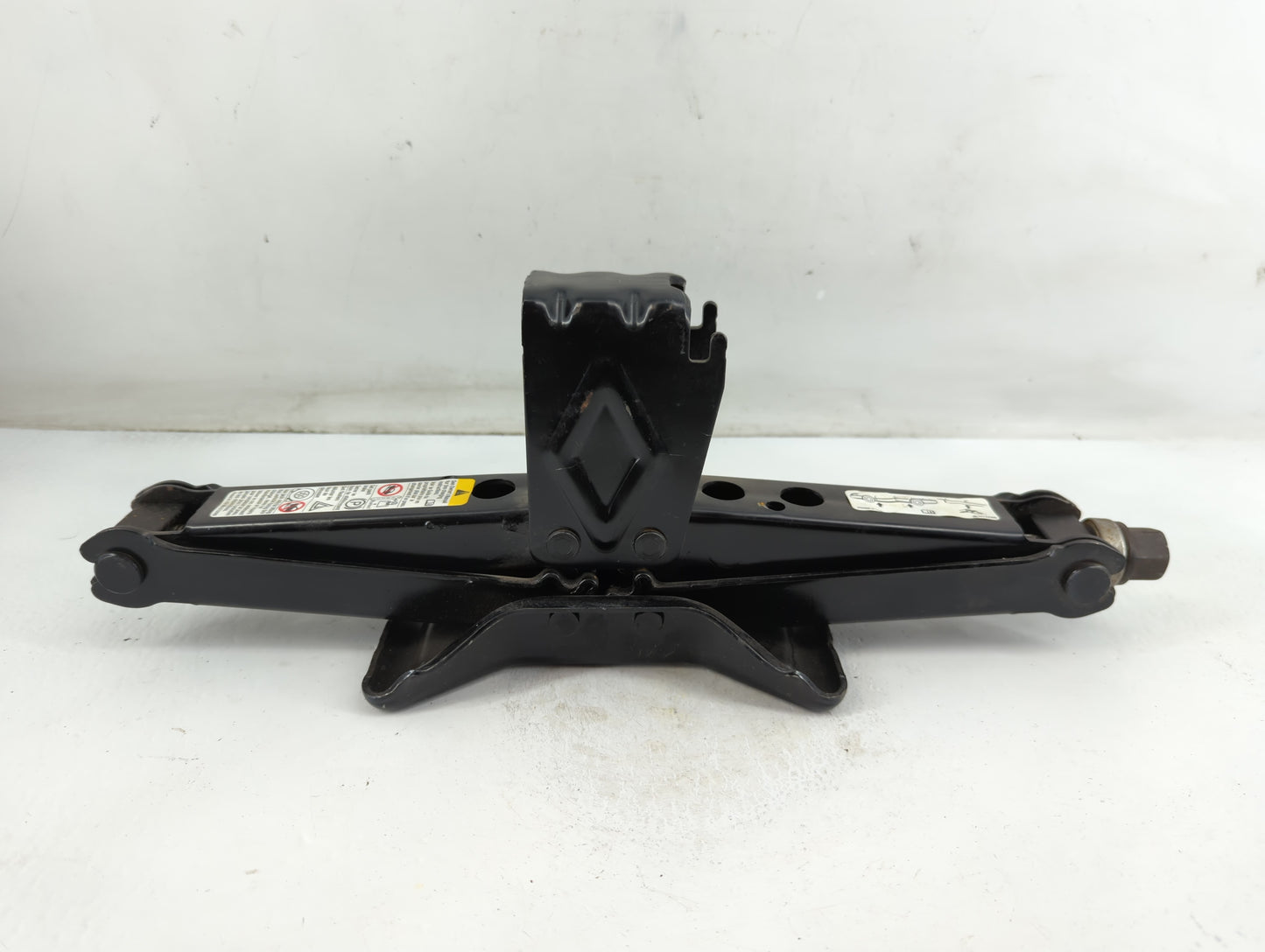 2010 Chevrolet Traverse Spare Scissor Car Jack 886708 - Oemusedautoparts1.com