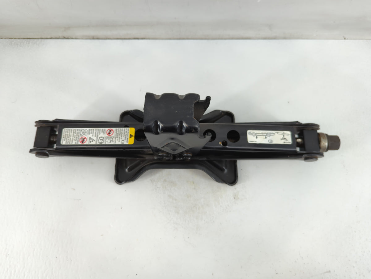 2010 Chevrolet Traverse Spare Scissor Car Jack 886708 - Oemusedautoparts1.com