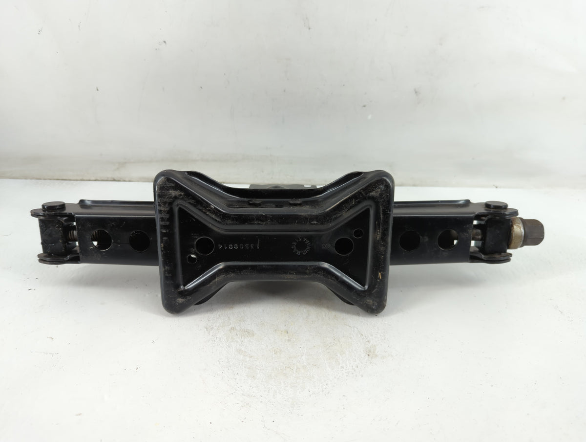 2010 Chevrolet Traverse Spare Scissor Car Jack 886708 - Oemusedautoparts1.com