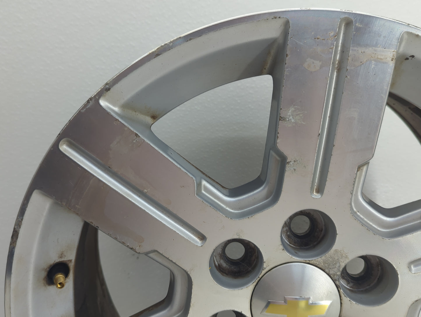 2010 Chevrolet Traverse Oem Wheel Rim Silver - Oemusedautoparts1.com