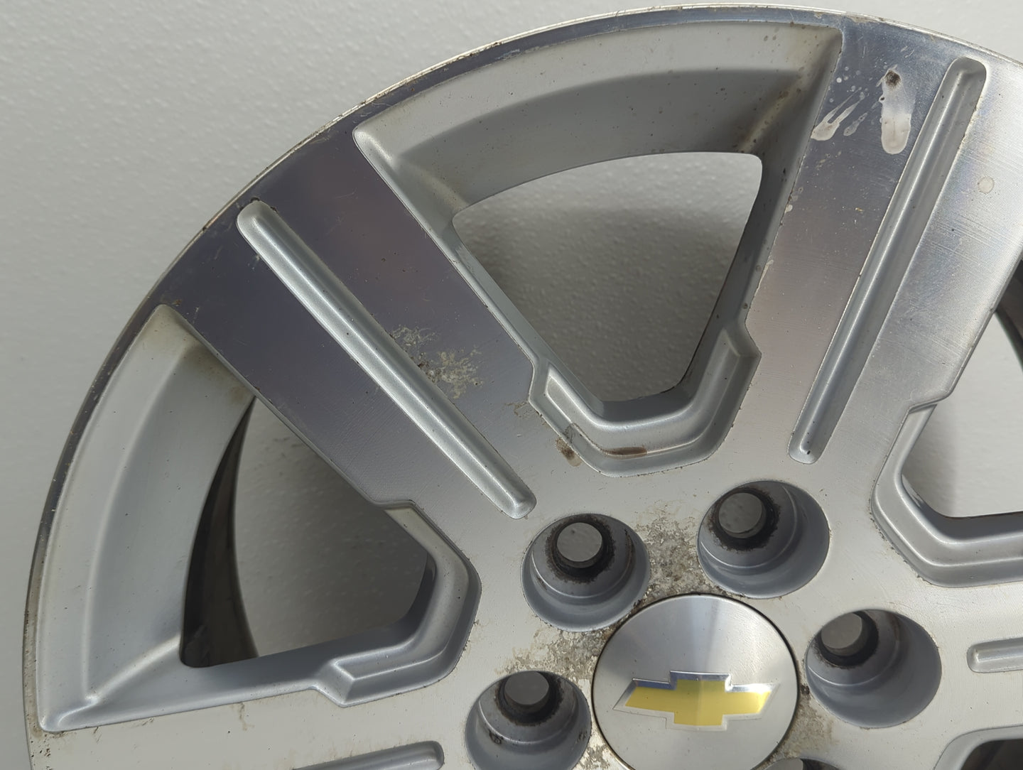 2010 Chevrolet Traverse Oem Wheel Rim Silver - Oemusedautoparts1.com