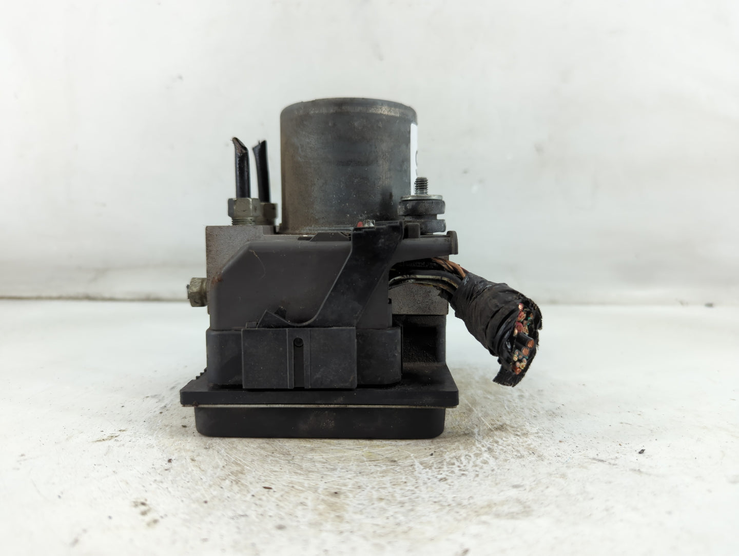 2010 Chevrolet Traverse ABS Pump Control Module Replacement P/N:25840315 0 265 230 111 01 Fits OEM Used Auto Parts - Oemused
