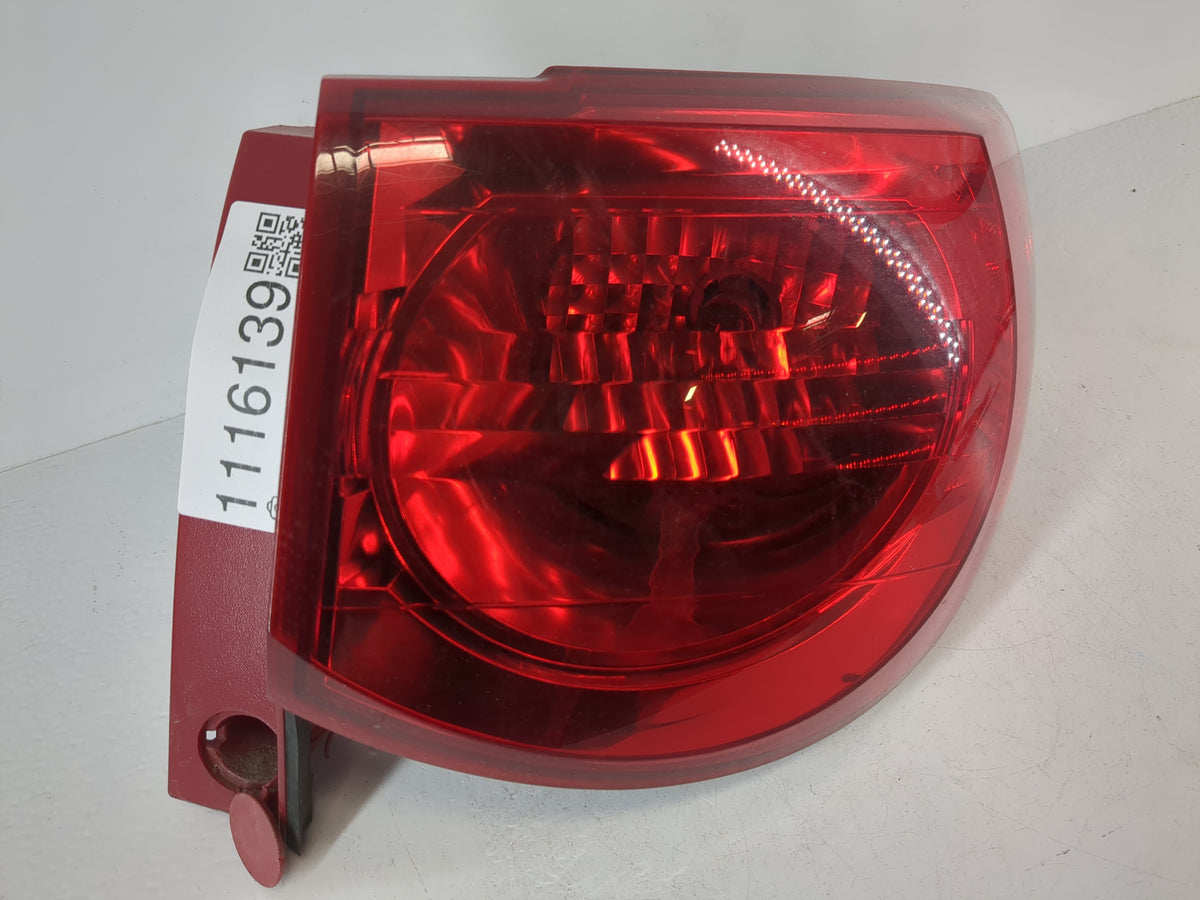 2010 Chevrolet Traverse Travrs Tail Light Assembly Passenger Right OEM P/N:10T229672 Fits Fits 2009 2011 2012 OEM Used Auto 