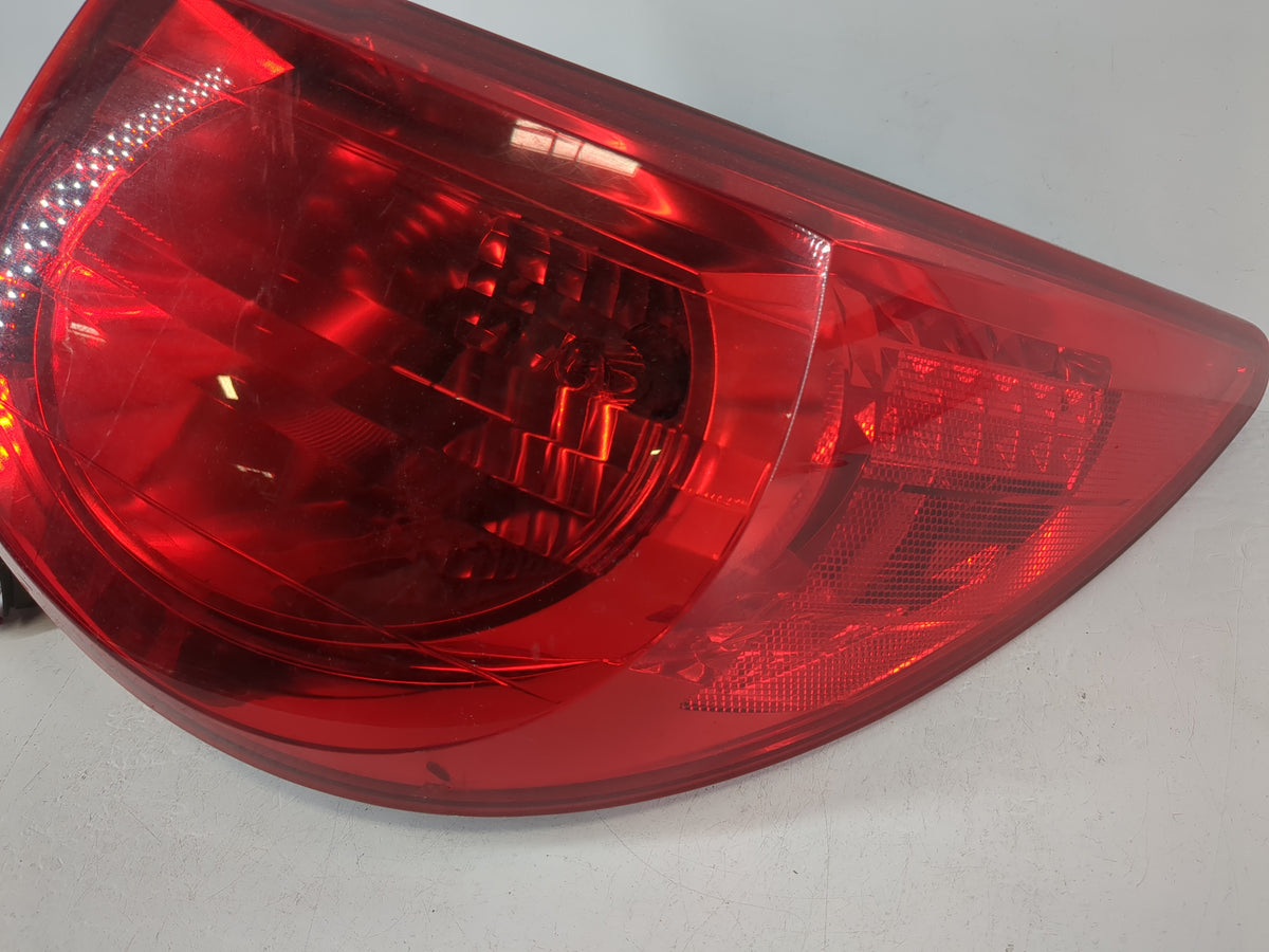 2010 Chevrolet Traverse Travrs Tail Light Assembly Passenger Right OEM P/N:10T229672 Fits Fits 2009 2011 2012 OEM Used Auto 