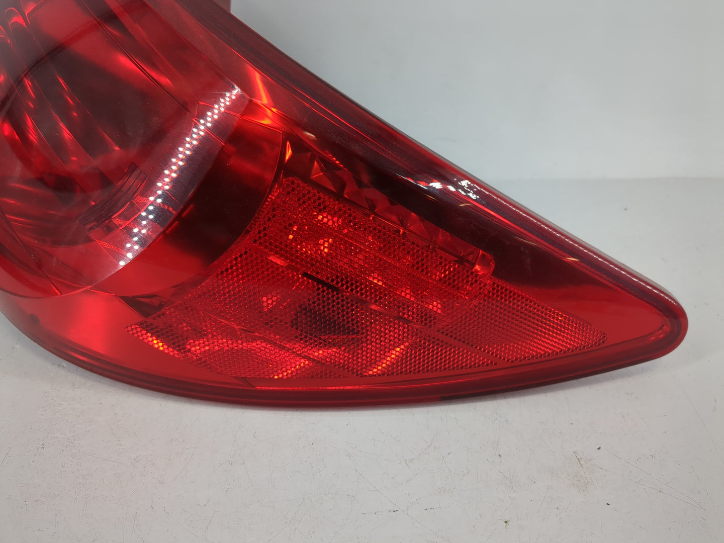 2010 Chevrolet Traverse Travrs Tail Light Assembly Passenger Right OEM P/N:10T229672 Fits OEM Used Auto Parts - Oemusedautop