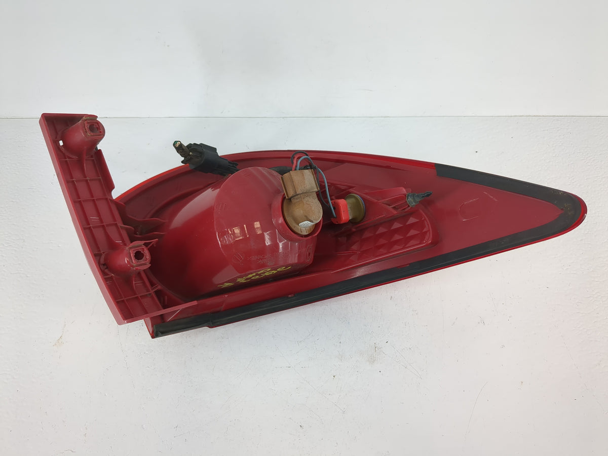 2010 Chevrolet Traverse Travrs Tail Light Assembly Passenger Right OEM P/N:10T229672 Fits Fits 2009 2011 2012 OEM Used Auto 