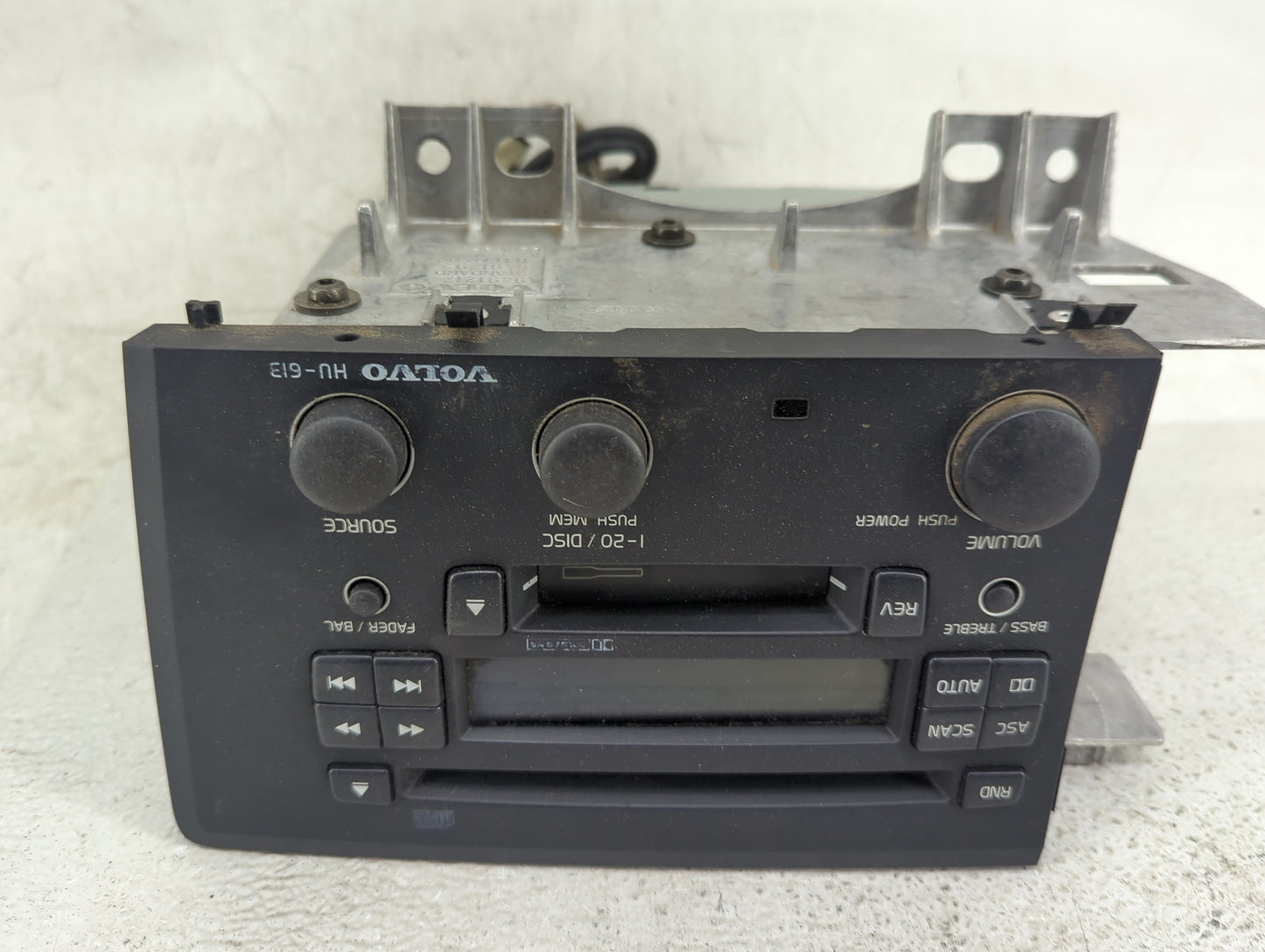 2010 Chrysler 200 Radio AM FM Cd Player Receiver Replacement P/N:30657700-1 Fits OEM Used Auto Parts - Oemusedautoparts1.com