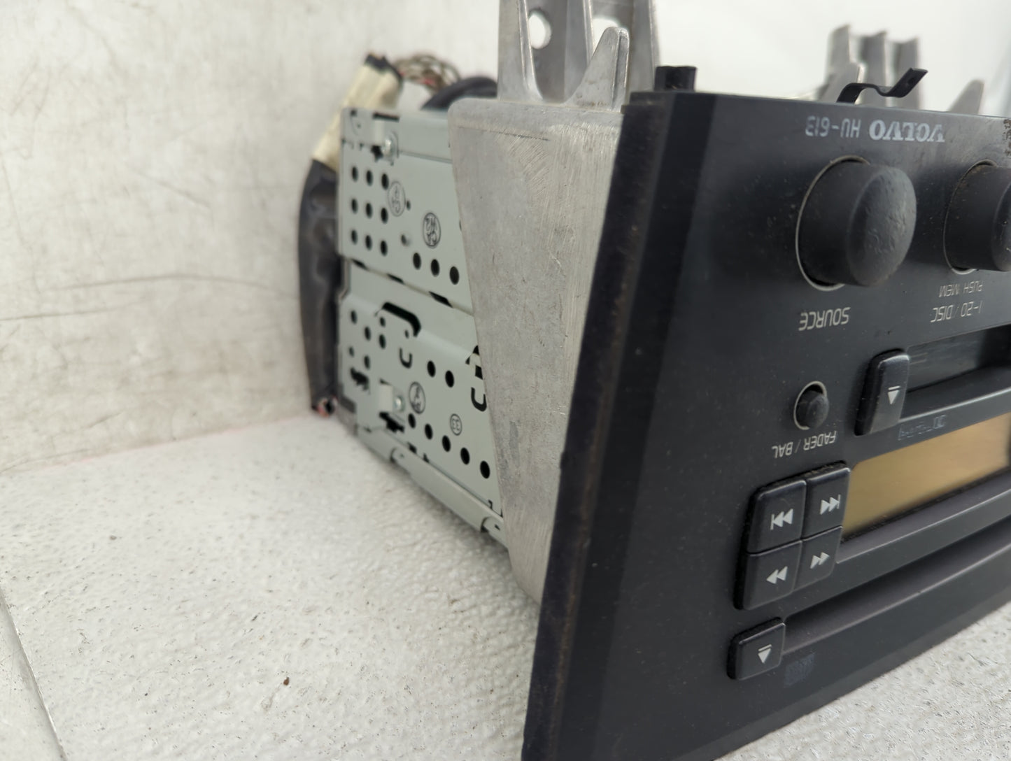 2010 Chrysler 200 Radio AM FM Cd Player Receiver Replacement P/N:30657700-1 Fits OEM Used Auto Parts - Oemusedautoparts1.com
