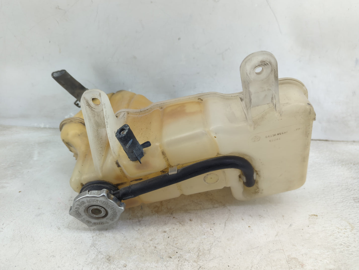 2006-2010 Chrysler 300 Radiator Coolant Overflow Expansion Tank Bottle 1459618 - Oemusedautoparts1.com