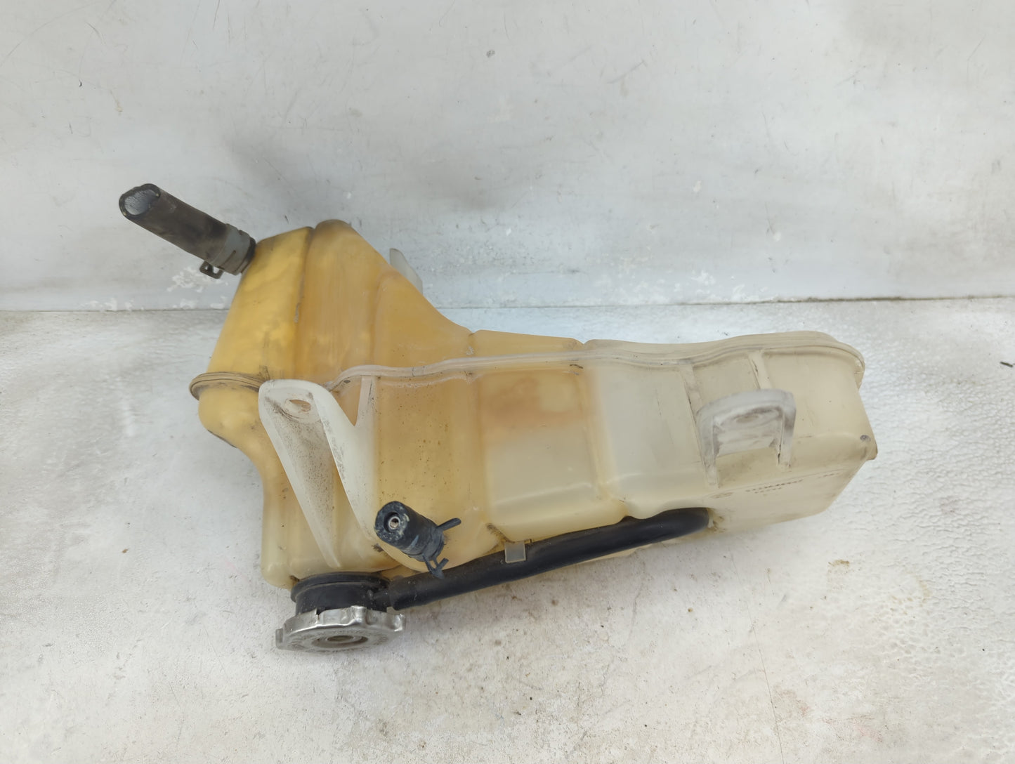 2006-2010 Chrysler 300 Radiator Coolant Overflow Expansion Tank Bottle 1459618 - Oemusedautoparts1.com