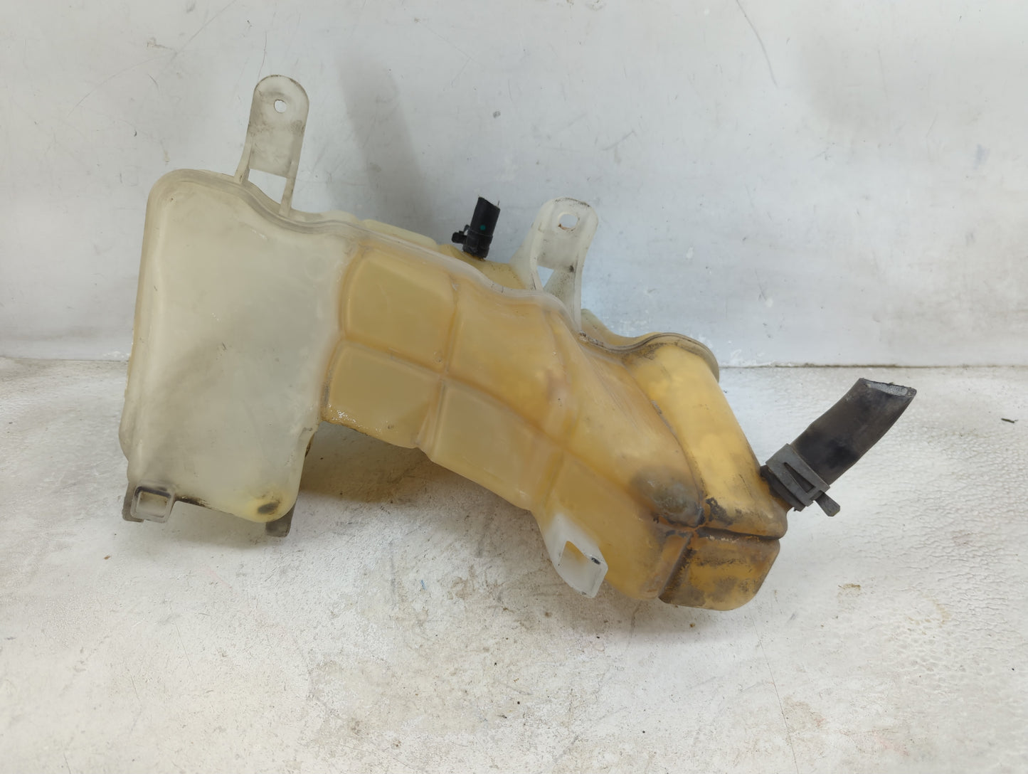 2006-2010 Chrysler 300 Radiator Coolant Overflow Expansion Tank Bottle 1459618 - Oemusedautoparts1.com
