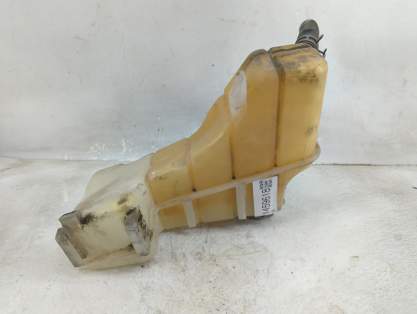 2006-2010 Chrysler 300 Radiator Coolant Overflow Expansion Tank Bottle 1459618 - Oemusedautoparts1.com