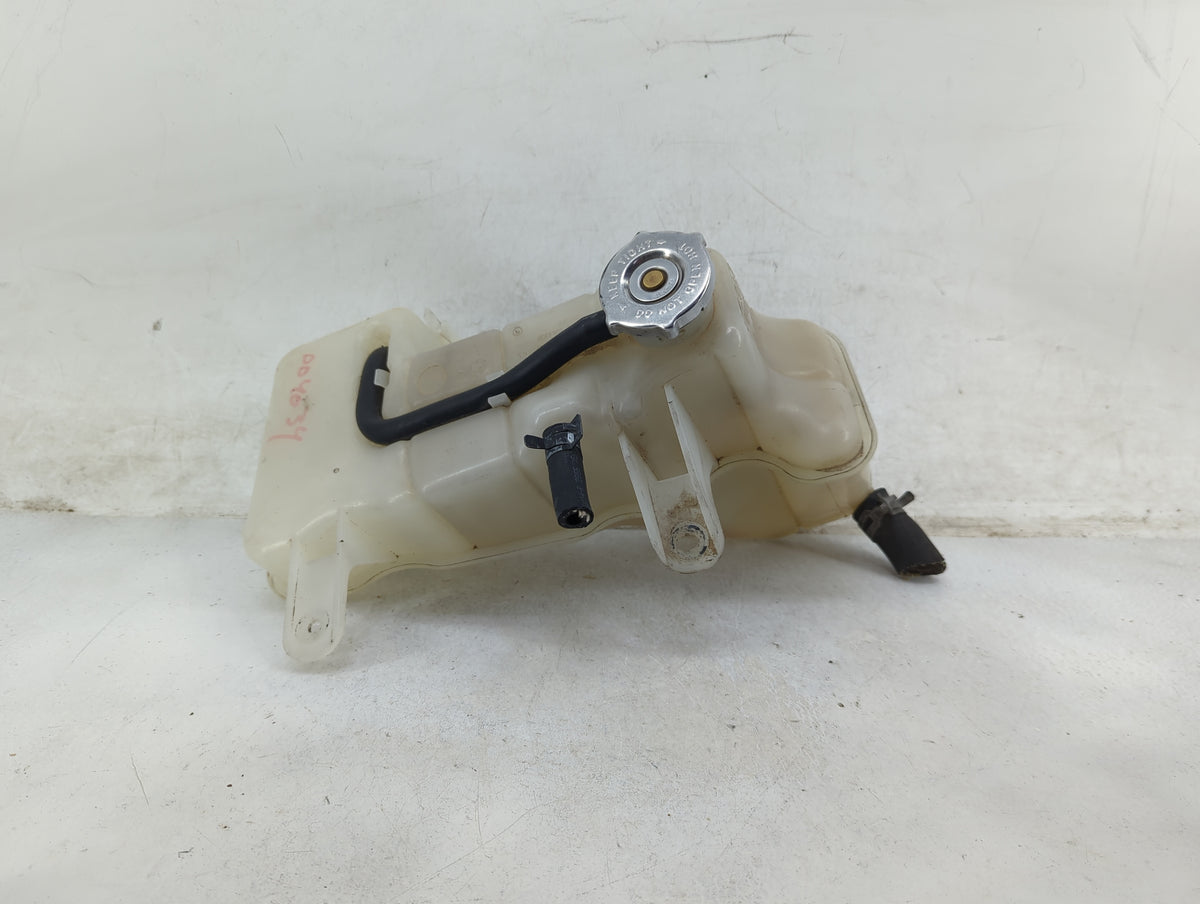 2006-2010 Chrysler 300 Radiator Coolant Overflow Expansion Tank Bottle 1466986 - Oemusedautoparts1.com