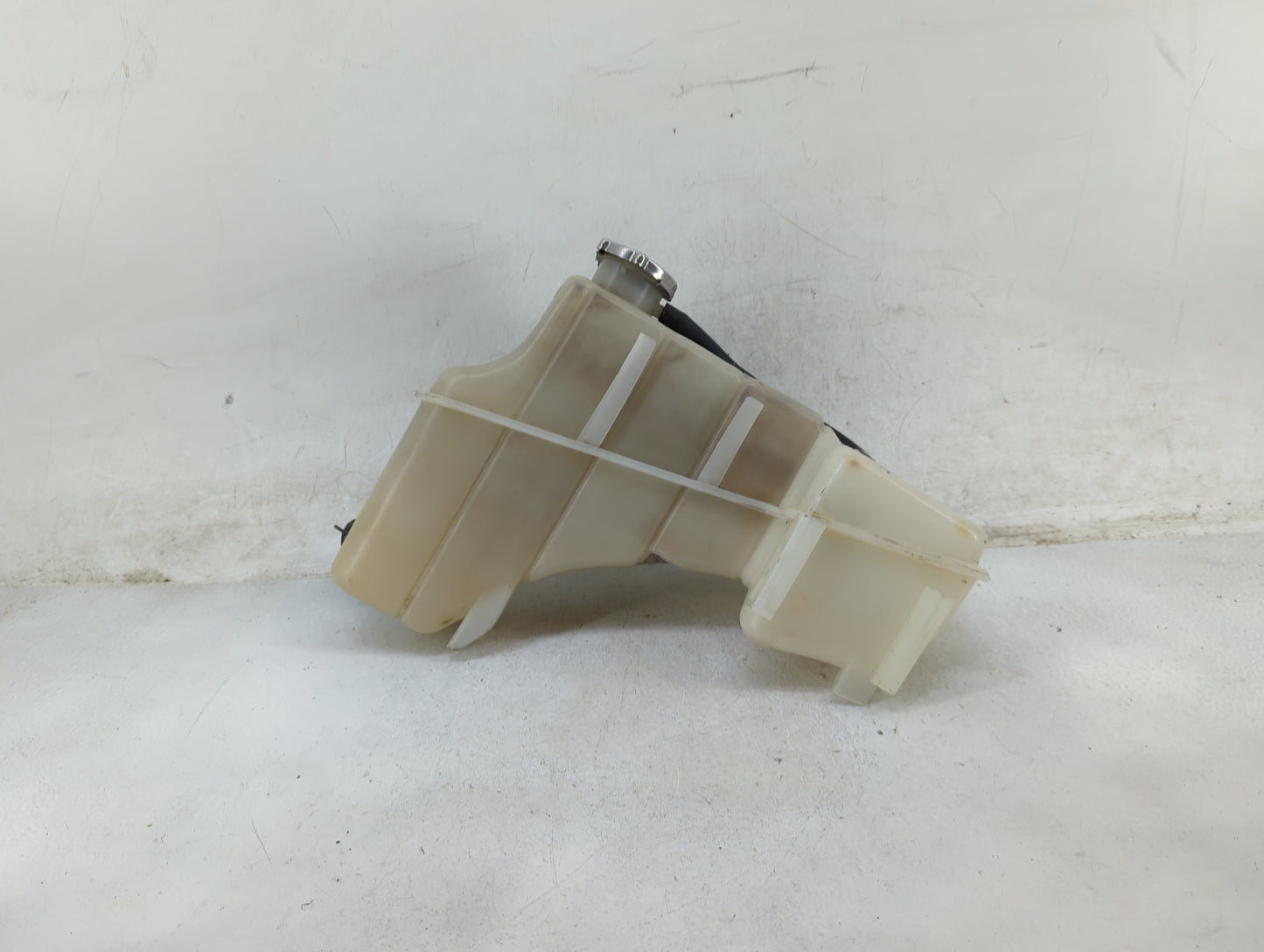 2006-2010 Chrysler 300 Radiator Coolant Overflow Expansion Tank Bottle 1466986 - Oemusedautoparts1.com