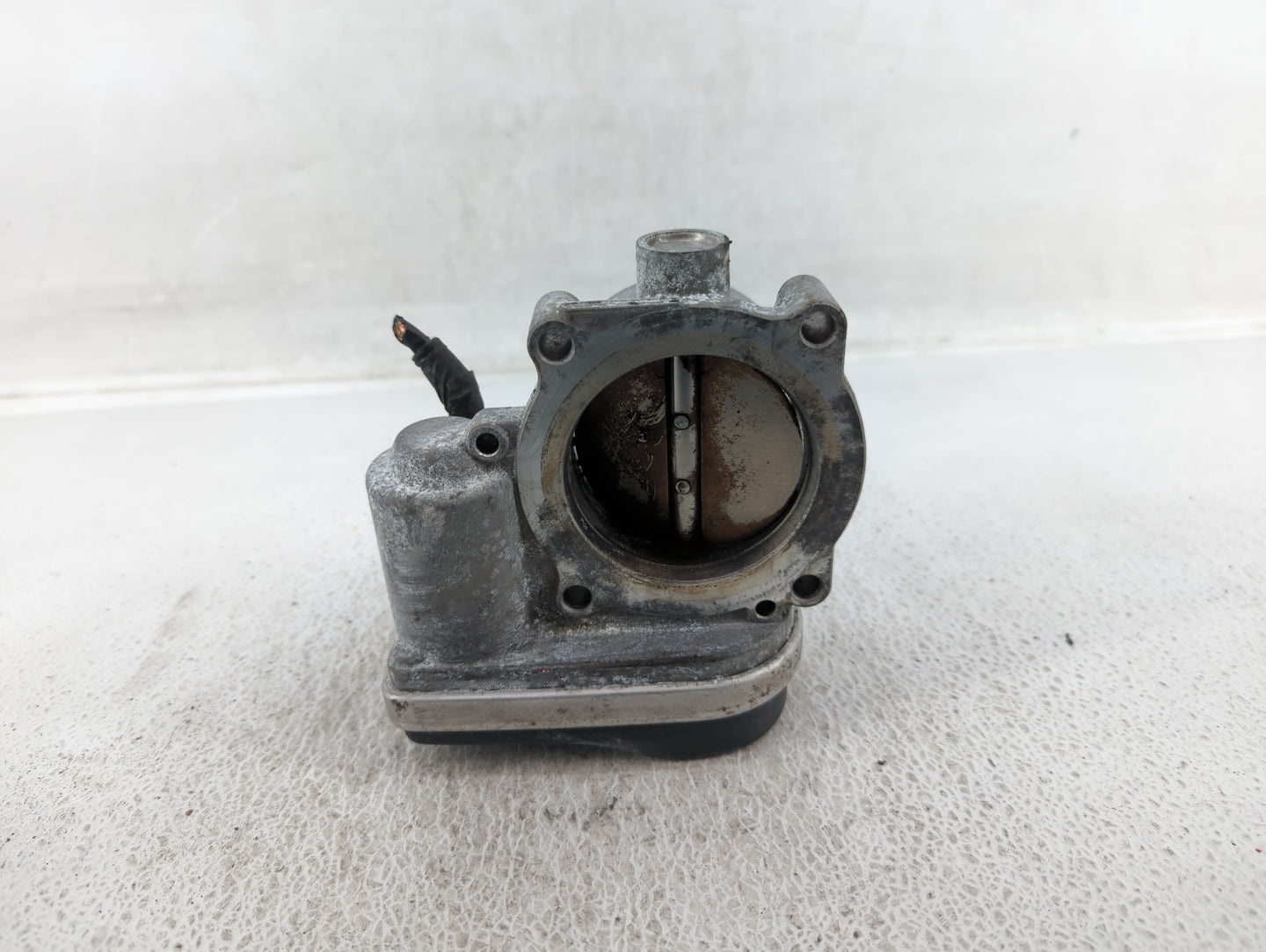 2006-2010 Chrysler 300 Throttle Body P/N:04861691AA Fits Fits 2006 2007 2008 2009 2010 2011 OEM Used Auto Parts - Oemusedaut