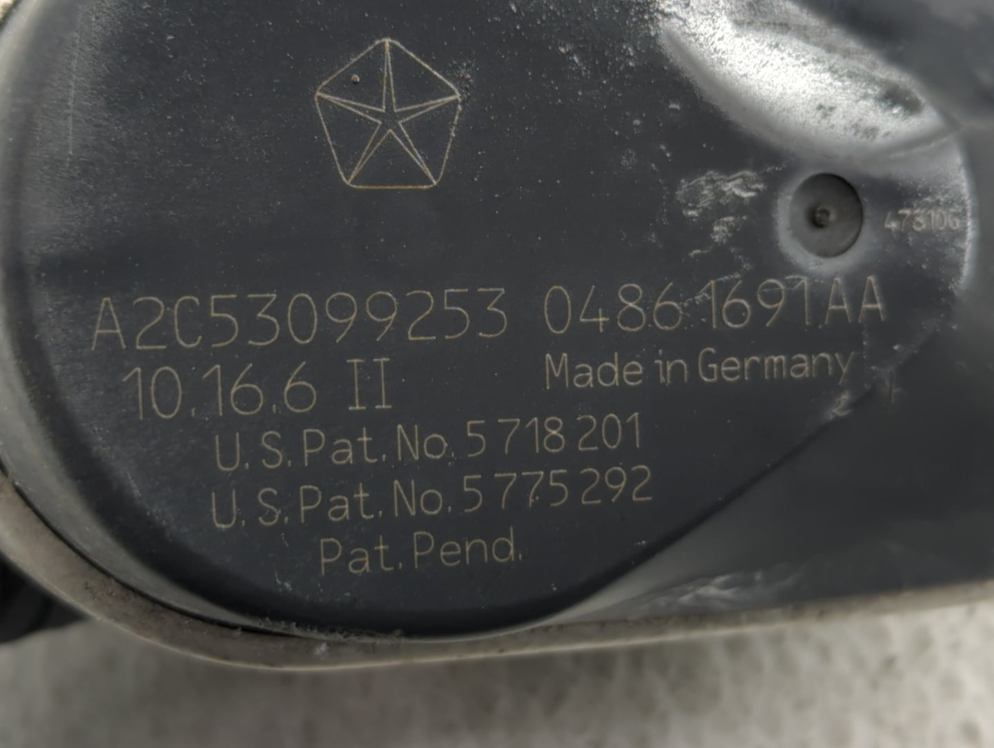 2006-2010 Chrysler 300 Throttle Body P/N:04861691AA Fits Fits 2006 2007 2008 2009 2010 2011 OEM Used Auto Parts - Oemusedaut