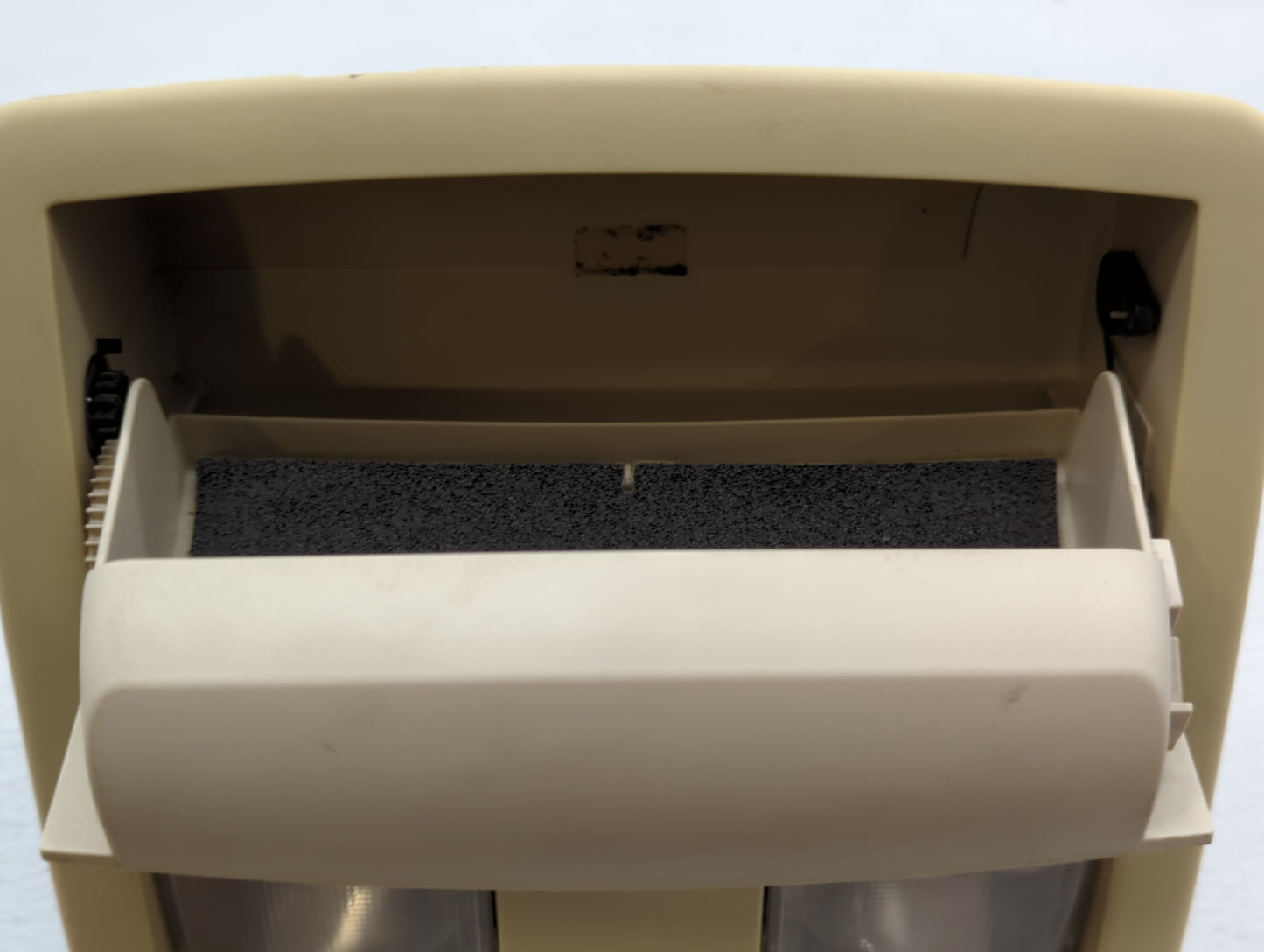 2010 Chrysler 300 Overhead Roof Console - Oemusedautoparts1.com