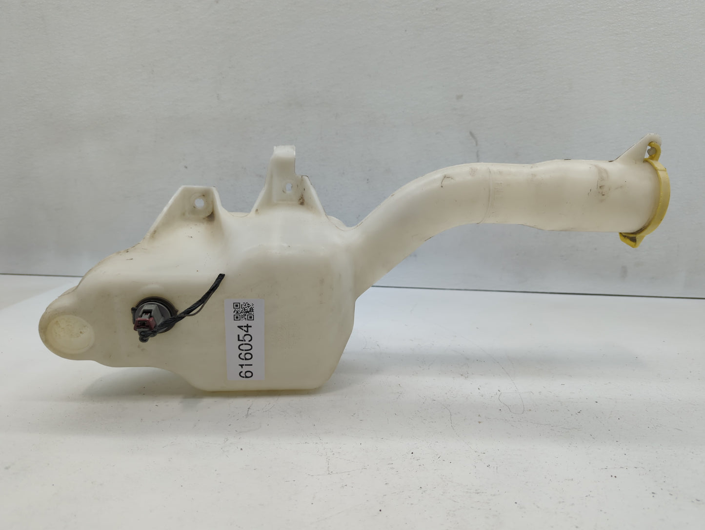 2006-2010 Chrysler 300 Windshield Washer Fluid Reservoir Bottle Oem - Oemusedautoparts1.com