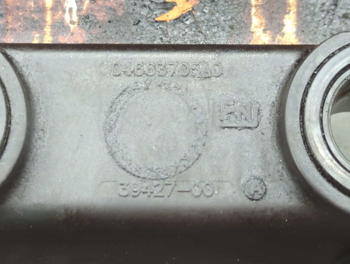 2010 Chrysler 300 Driver Left Cylinder Head Valve Cover Fits OEM Used Auto Parts - Oemusedautoparts1.com