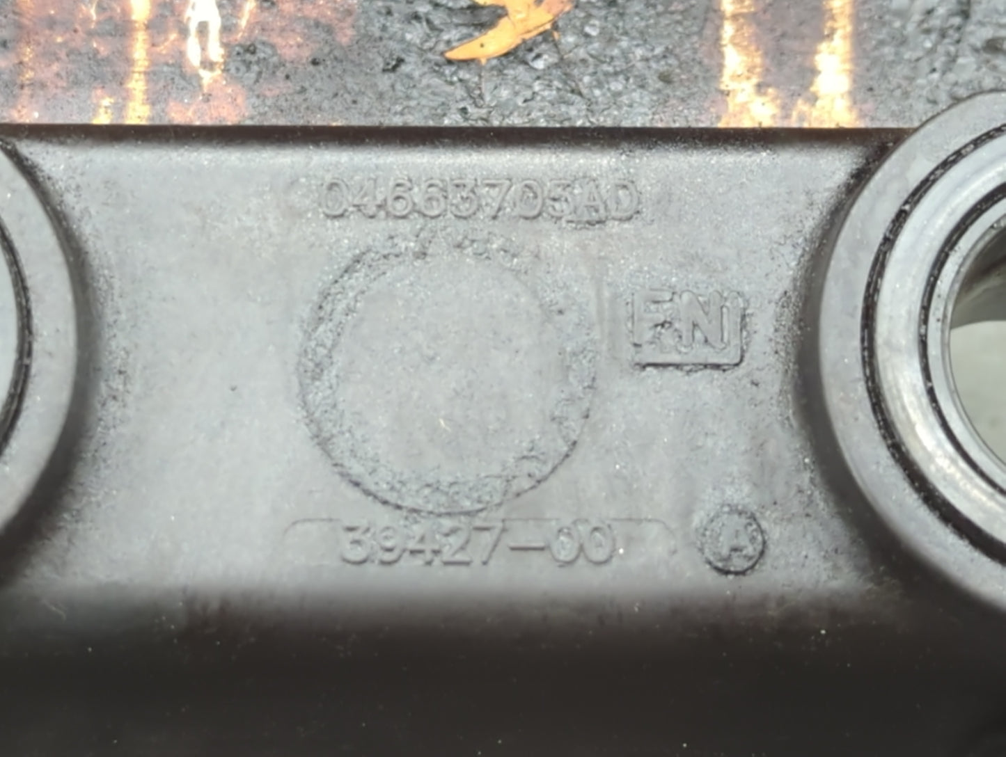 2010 Chrysler 300 Driver Left Cylinder Head Valve Cover Fits OEM Used Auto Parts - Oemusedautoparts1.com