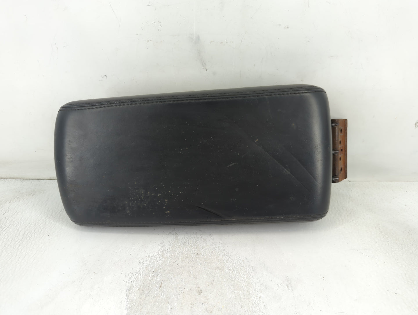 2008-2010 Chrysler 300 Center Console Armrest Cover Lid P/N:1163250DX9AB Fits Fits 2008 2009 2010 OEM Used Auto Parts - Oemu