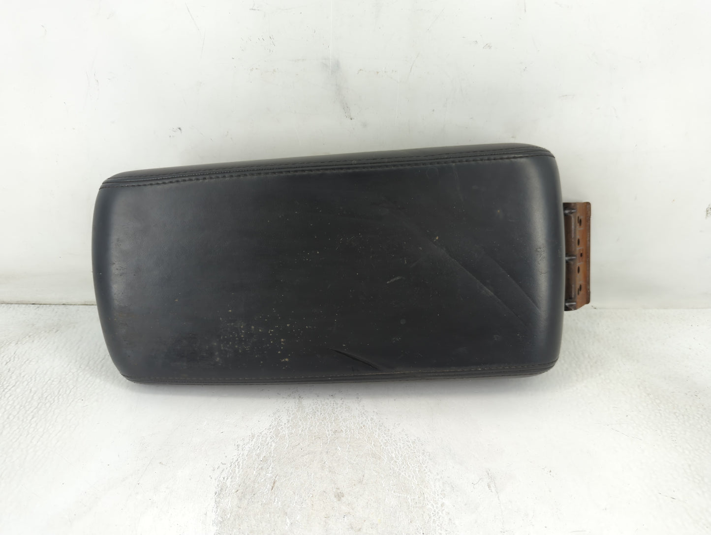 2008-2010 Chrysler 300 Center Console Armrest Cover Lid P/N:1163250DX9AB Fits Fits 2008 2009 2010 OEM Used Auto Parts - Oemu