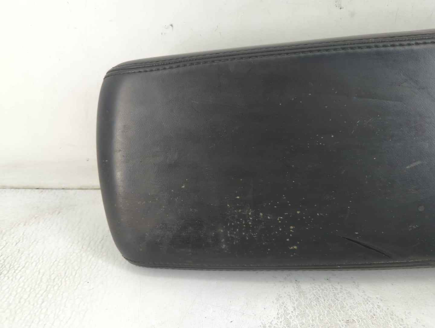 2008-2010 Chrysler 300 Center Console Armrest Cover Lid P/N:1163250DX9AB Fits Fits 2008 2009 2010 OEM Used Auto Parts - Oemu