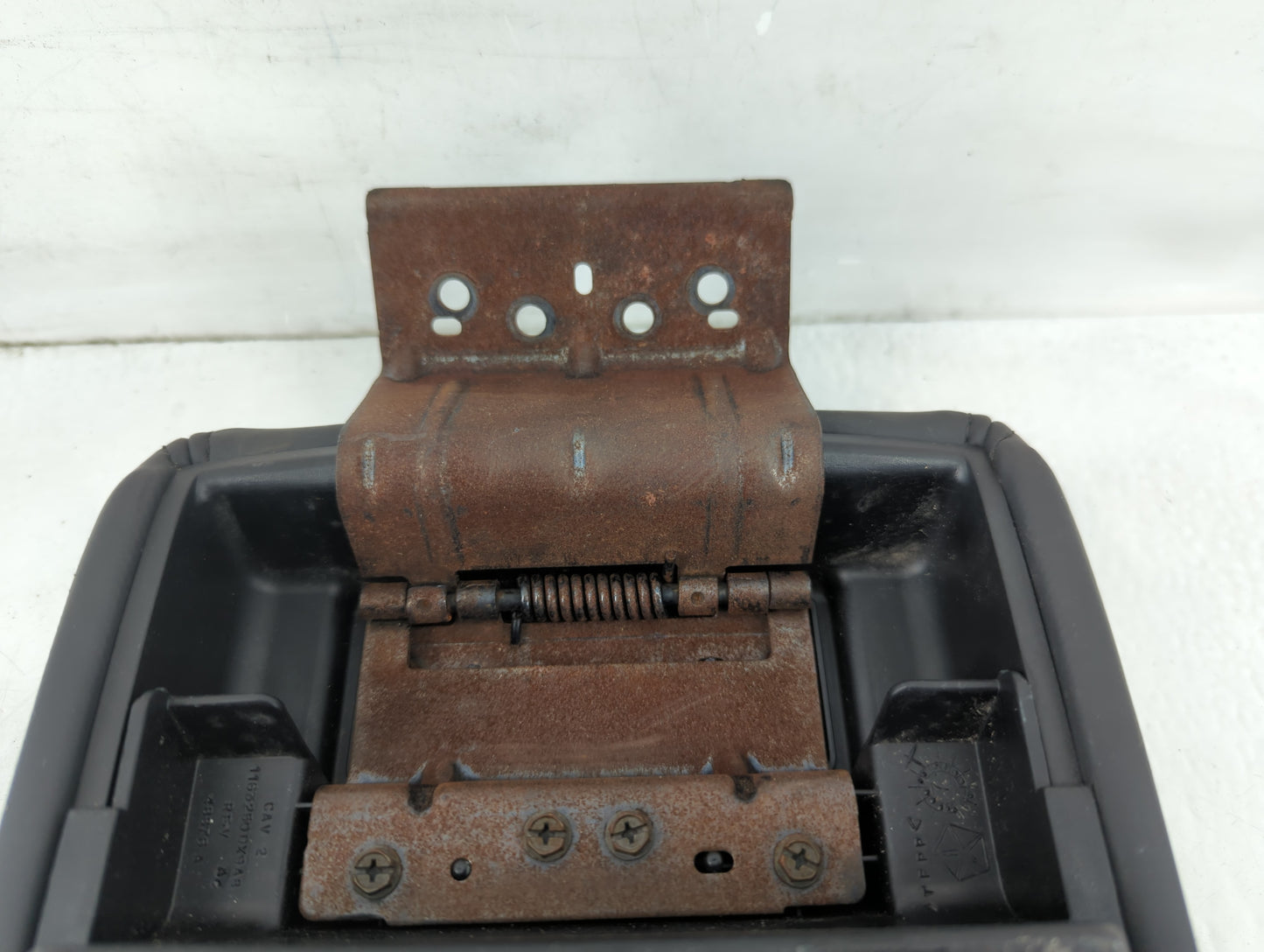 2008-2010 Chrysler 300 Center Console Armrest Cover Lid P/N:1163250DX9AB Fits Fits 2008 2009 2010 OEM Used Auto Parts - Oemu