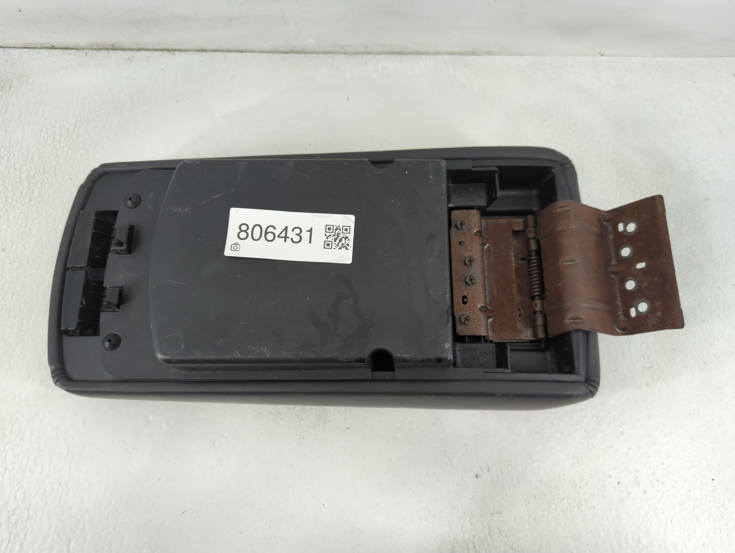 2008-2010 Chrysler 300 Center Console Armrest Cover Lid P/N:1163250DX9AB Fits Fits 2008 2009 2010 OEM Used Auto Parts - Oemu