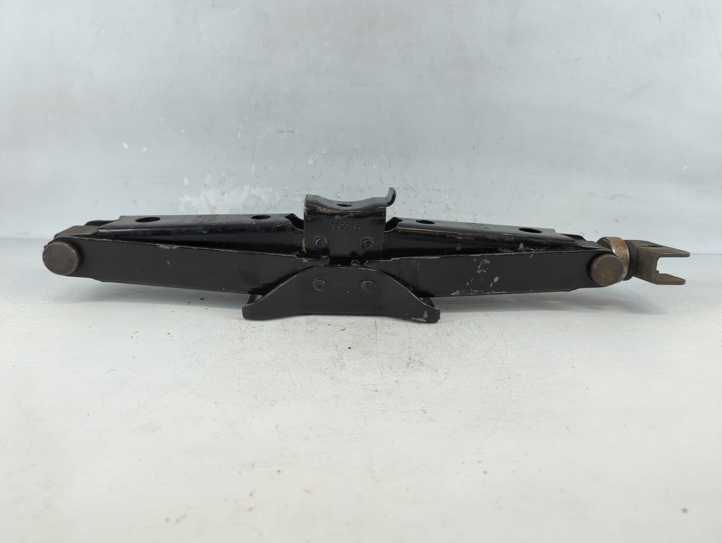 2010 Chrysler 300 Spare Scissor Car Jack - Oemusedautoparts1.com