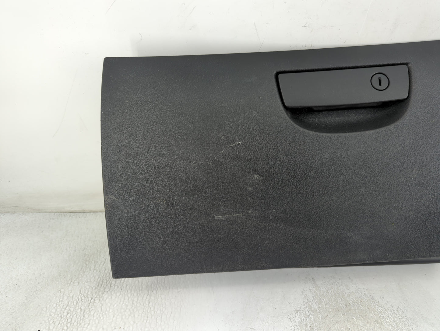 2010 Chrysler 300 Passenger Glove Box Door Storage Compartment - Oemusedautoparts1.com