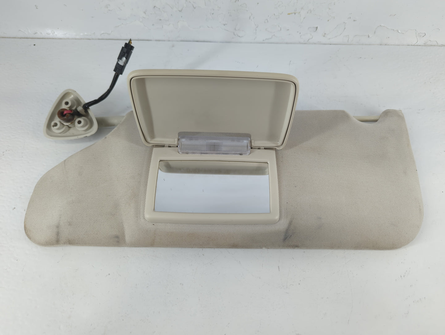 2008-2010 Chrysler 300 Sun Visor Shade Replacement Driver Left Mirror Fits Fits 2008 2009 2010 OEM Used Auto Parts - Oemused