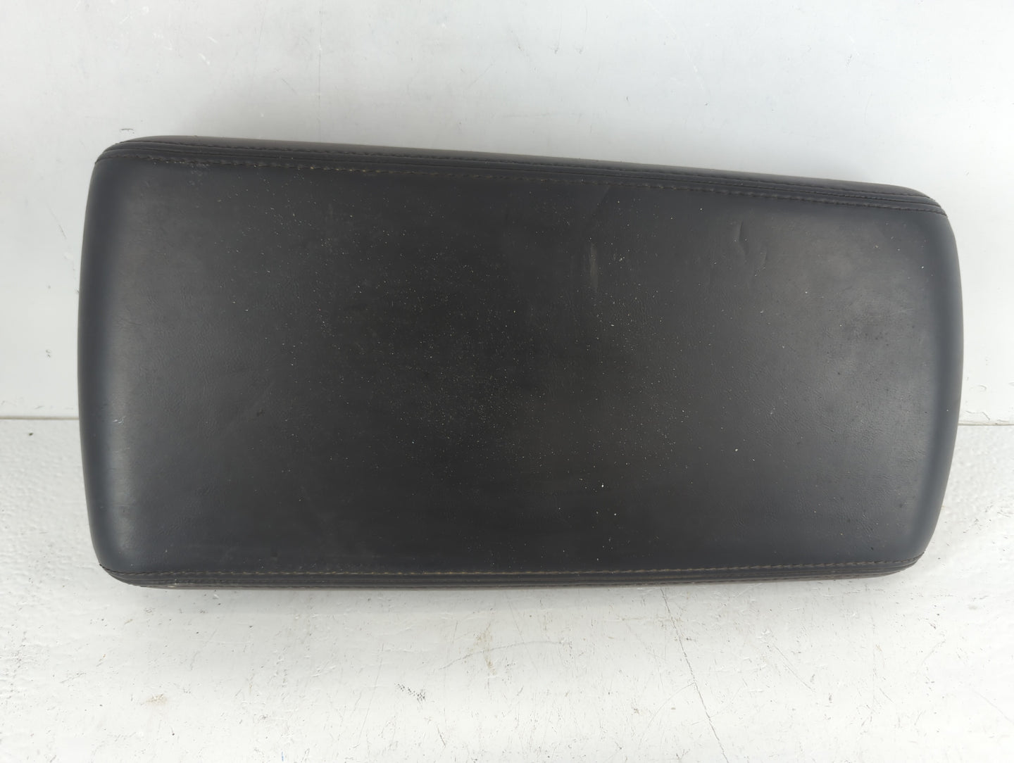 2008-2010 Chrysler 300 Center Console Armrest Cover Lid Fits Fits 2008 2009 2010 OEM Used Auto Parts - Oemusedautoparts1.com