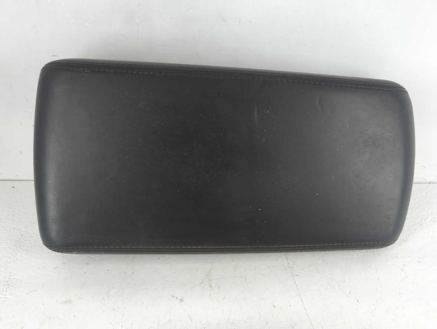 2008-2010 Chrysler 300 Center Console Armrest Cover Lid Fits Fits 2008 2009 2010 OEM Used Auto Parts - Oemusedautoparts1.com