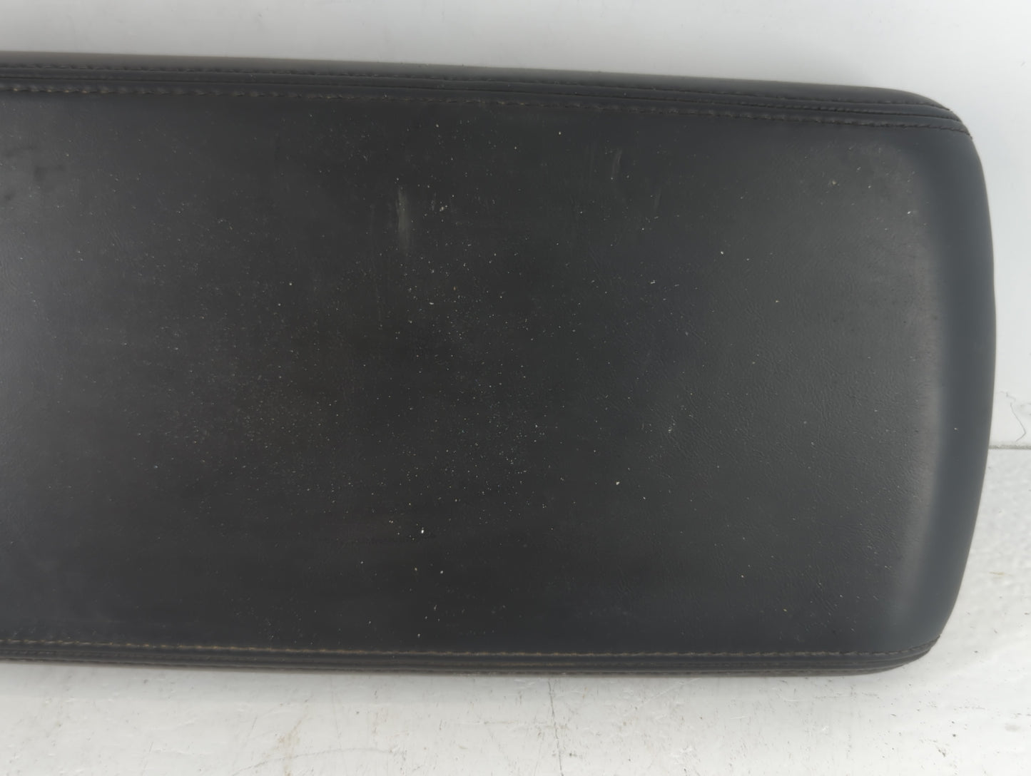2008-2010 Chrysler 300 Center Console Armrest Cover Lid Fits Fits 2008 2009 2010 OEM Used Auto Parts - Oemusedautoparts1.com