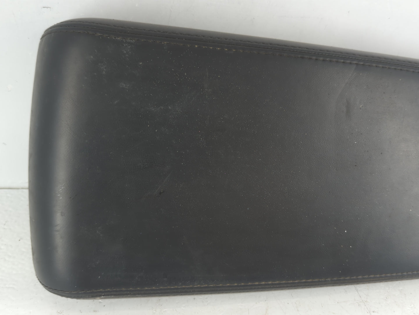 2008-2010 Chrysler 300 Center Console Armrest Cover Lid Fits Fits 2008 2009 2010 OEM Used Auto Parts - Oemusedautoparts1.com