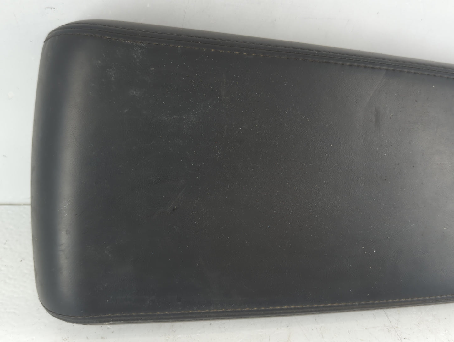 2008-2010 Chrysler 300 Center Console Armrest Cover Lid Fits Fits 2008 2009 2010 OEM Used Auto Parts - Oemusedautoparts1.com