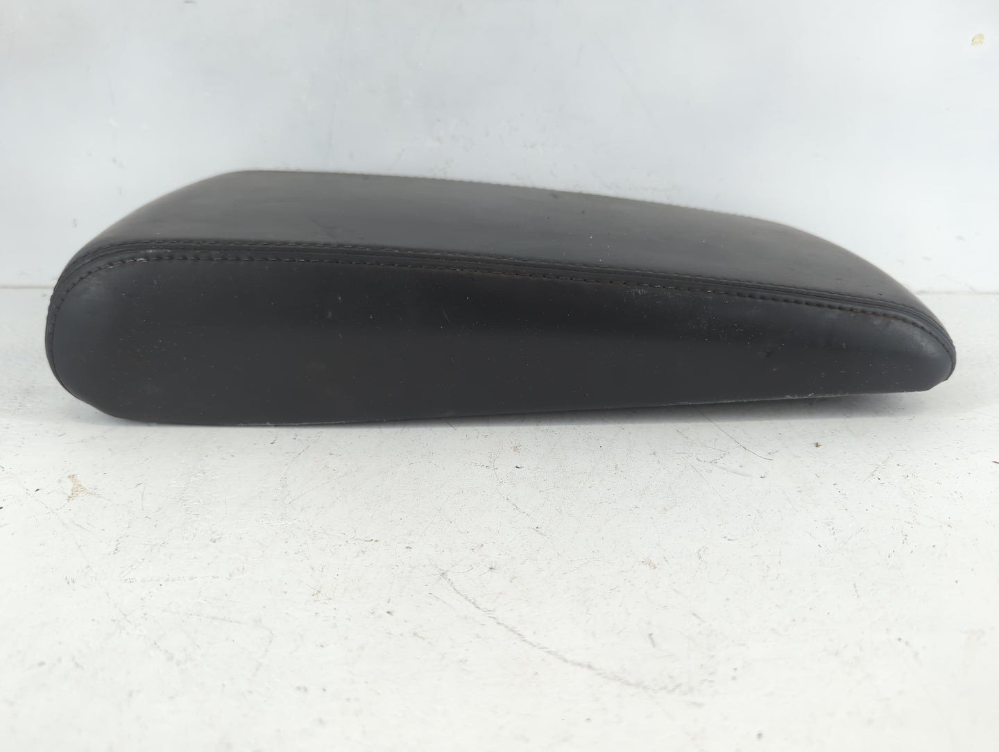2008-2010 Chrysler 300 Center Console Armrest Cover Lid Fits Fits 2008 2009 2010 OEM Used Auto Parts - Oemusedautoparts1.com