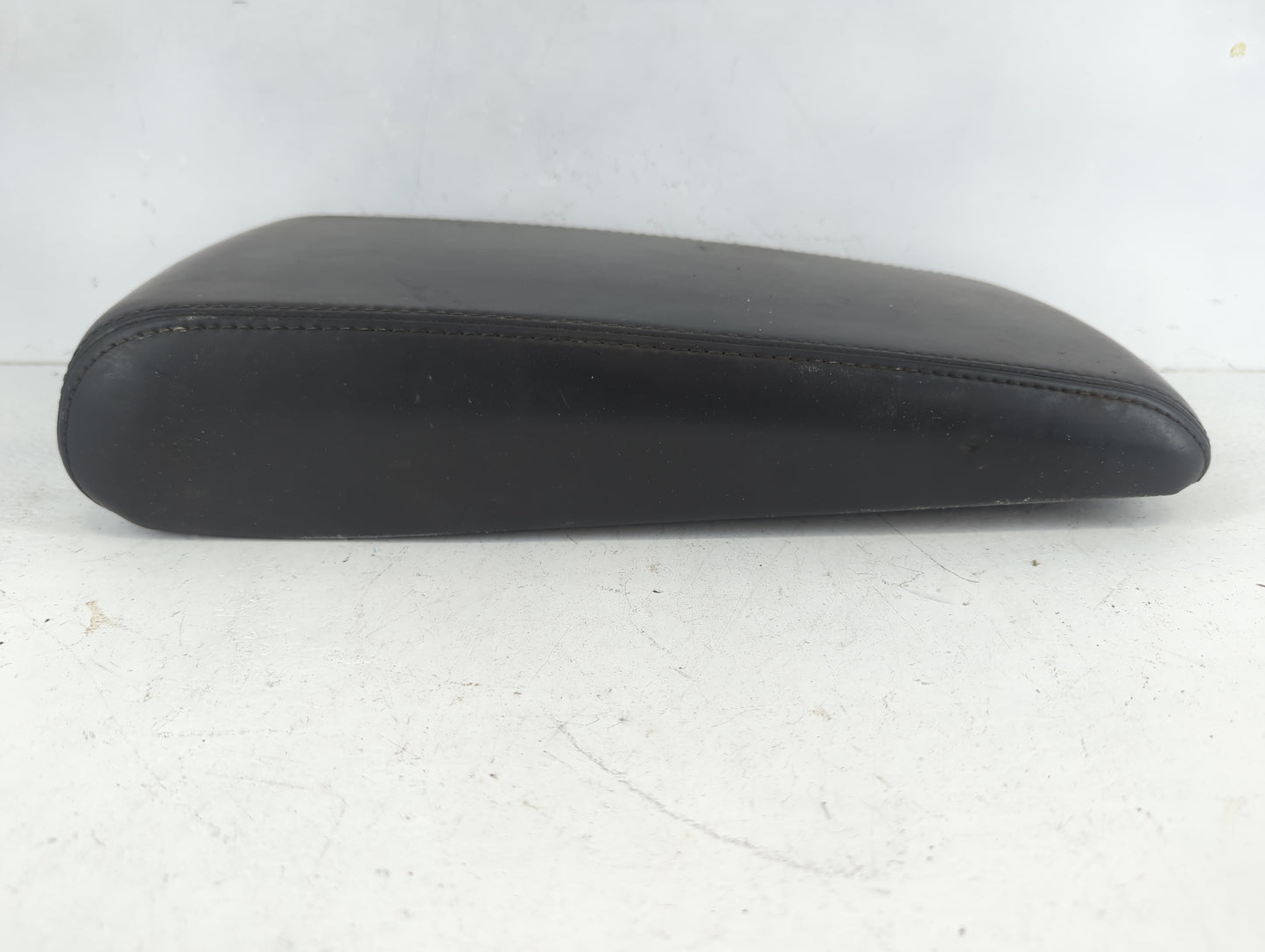 2008-2010 Chrysler 300 Center Console Armrest Cover Lid Fits Fits 2008 2009 2010 OEM Used Auto Parts - Oemusedautoparts1.com