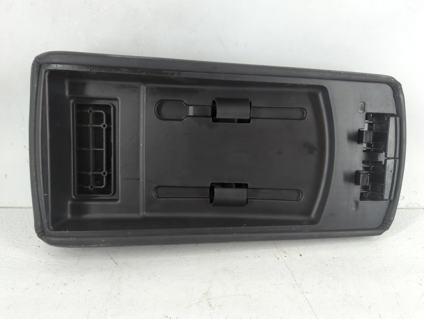 2008-2010 Chrysler 300 Center Console Armrest Cover Lid Fits Fits 2008 2009 2010 OEM Used Auto Parts - Oemusedautoparts1.com