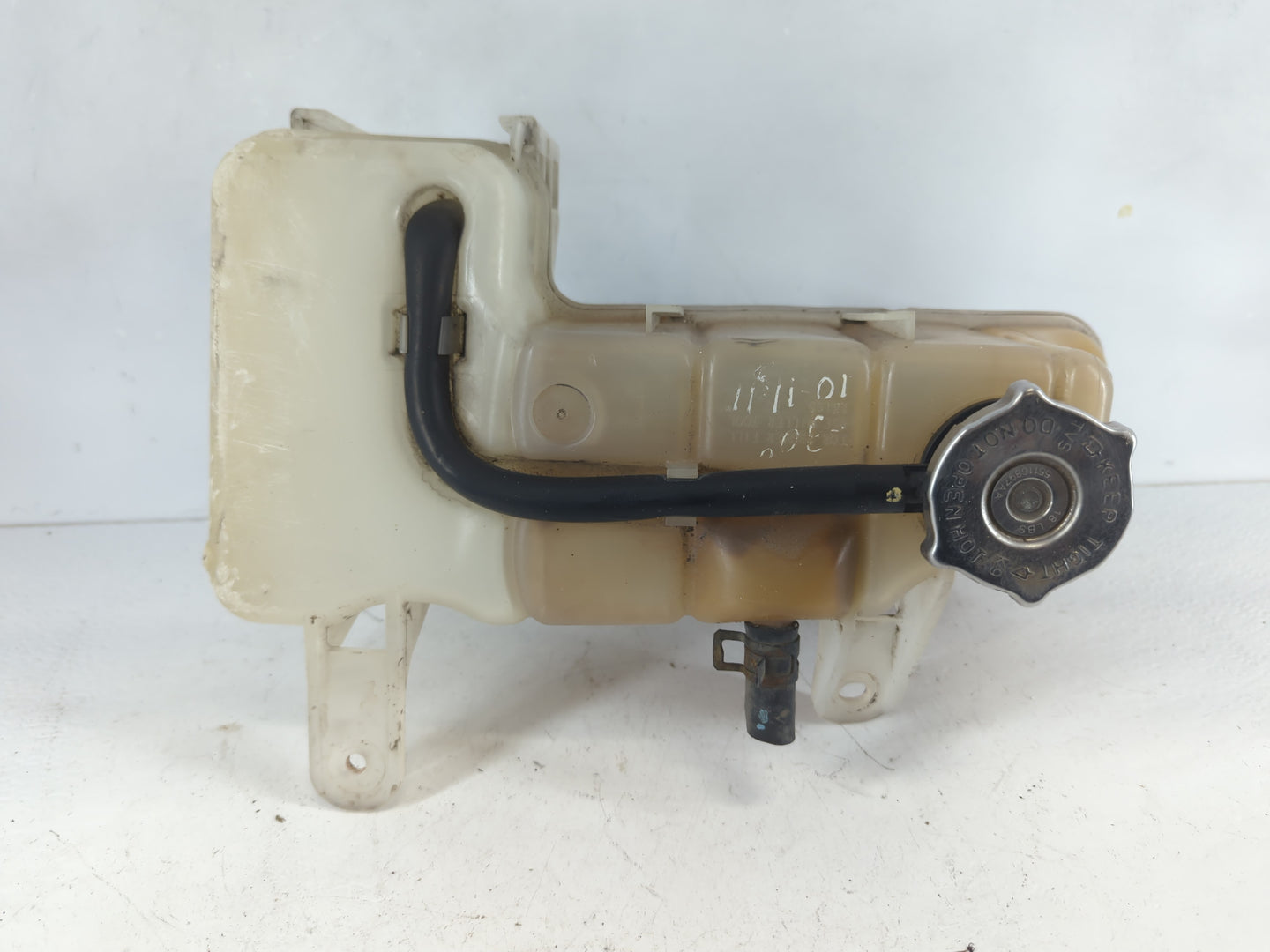 2006-2010 Chrysler 300 Radiator Coolant Overflow Expansion Tank Bottle - Oemusedautoparts1.com