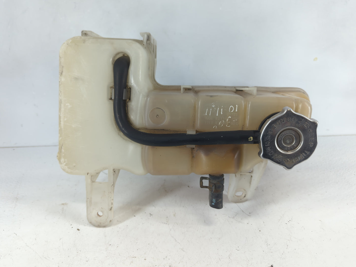 2006-2010 Chrysler 300 Radiator Coolant Overflow Expansion Tank Bottle - Oemusedautoparts1.com
