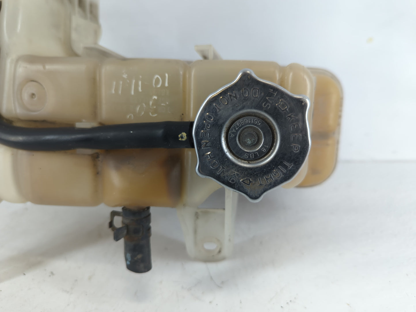 2006-2010 Chrysler 300 Radiator Coolant Overflow Expansion Tank Bottle - Oemusedautoparts1.com