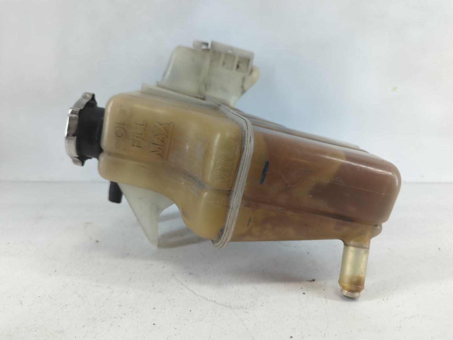 2006-2010 Chrysler 300 Radiator Coolant Overflow Expansion Tank Bottle - Oemusedautoparts1.com