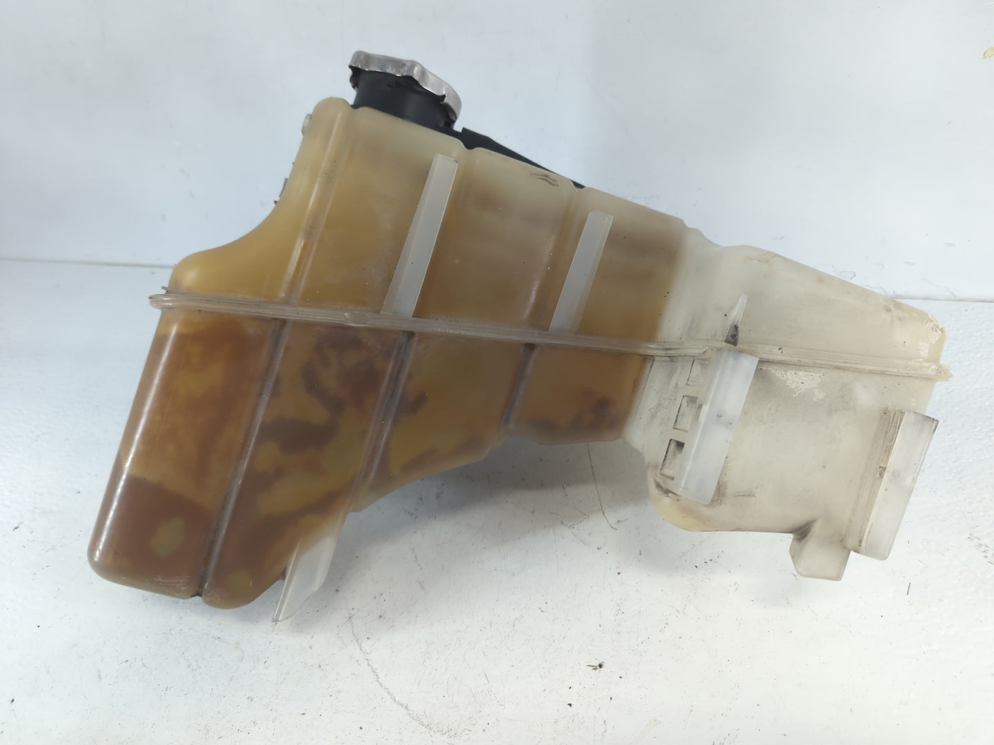 2006-2010 Chrysler 300 Radiator Coolant Overflow Expansion Tank Bottle - Oemusedautoparts1.com