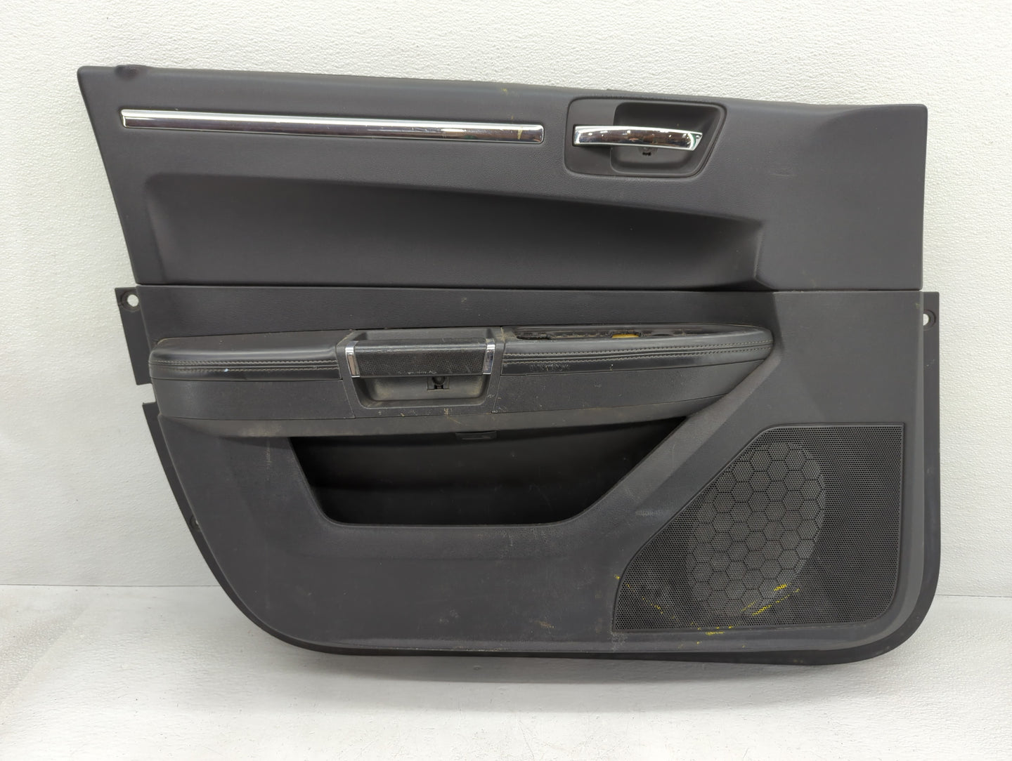 2010 Chrysler 300c Front Left Driver Interior Door Panel Trim - Oemusedautoparts1.com