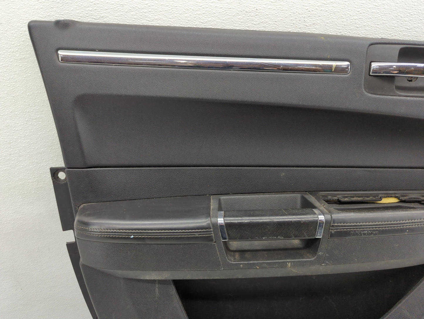2010 Chrysler 300c Front Left Driver Interior Door Panel Trim - Oemusedautoparts1.com