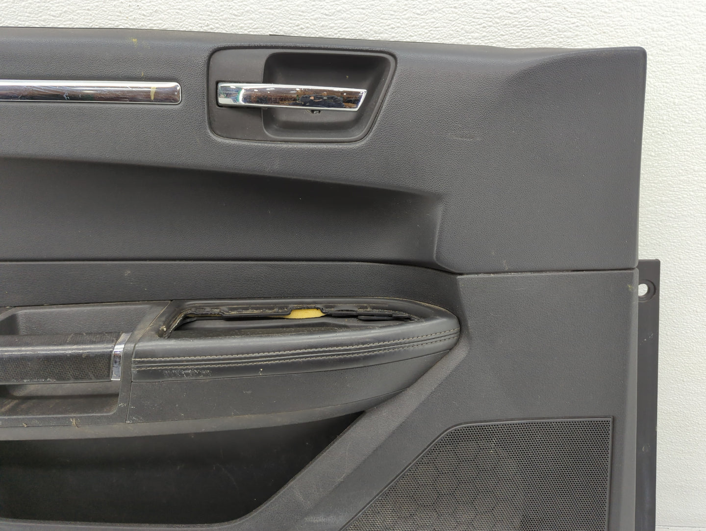2010 Chrysler 300c Front Left Driver Interior Door Panel Trim - Oemusedautoparts1.com