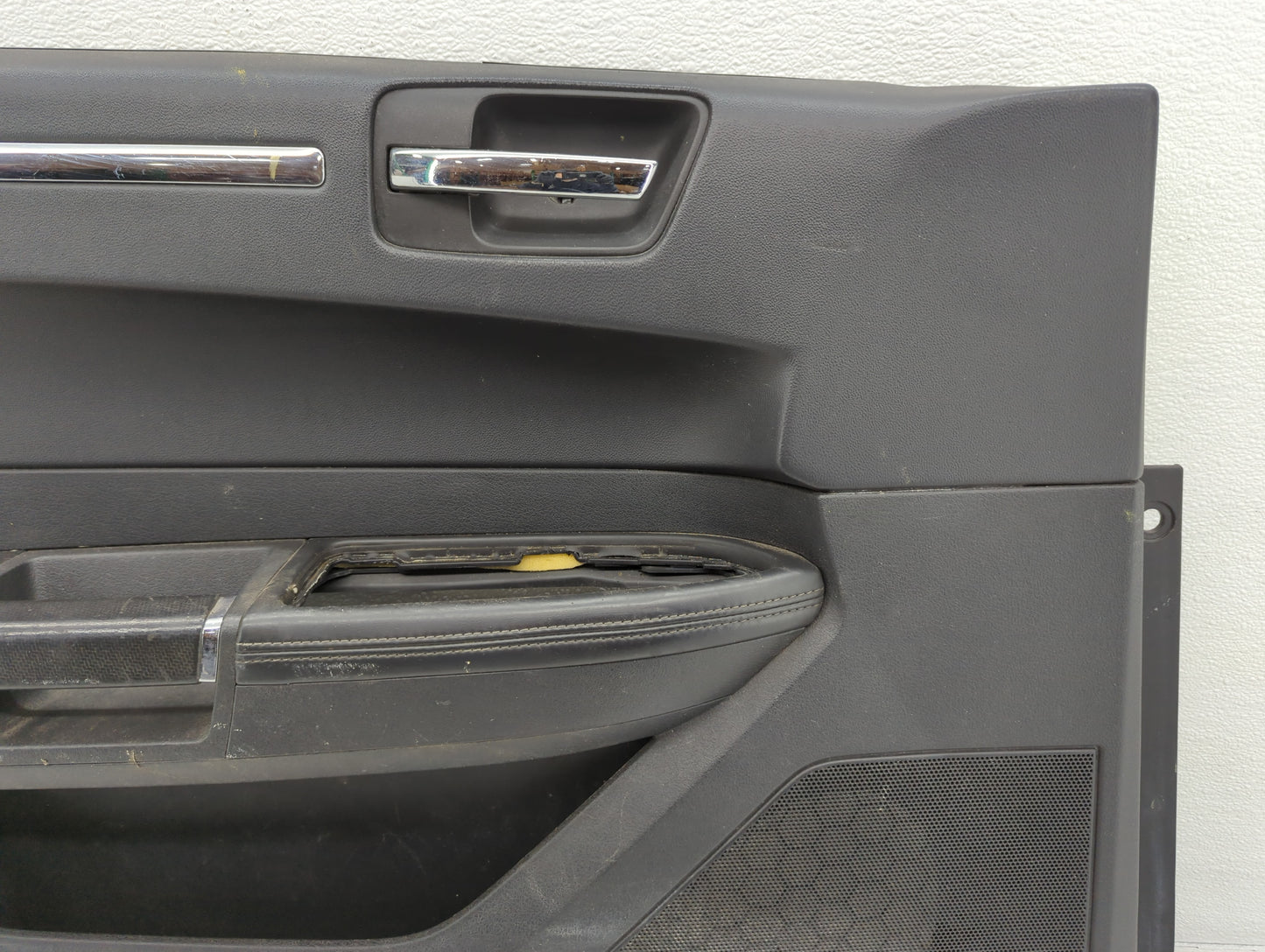 2010 Chrysler 300c Front Left Driver Interior Door Panel Trim - Oemusedautoparts1.com